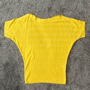 Yellow peek-a-boo shoulder knitted shirt